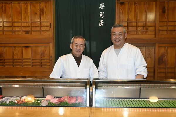 松本昭司さん（左）、崇さん親子