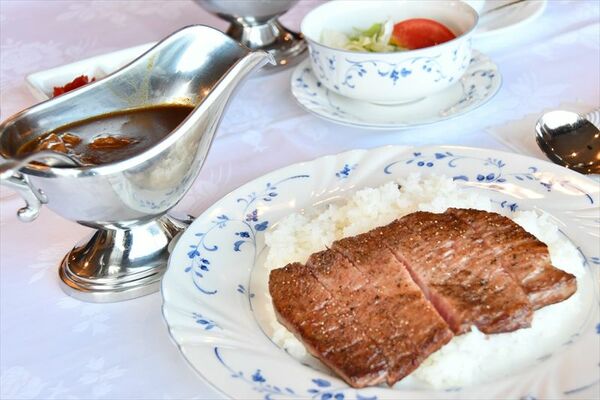 藤井王将が昼食に選んだ「与一和牛カレー・スペシャル」