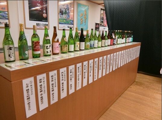 過去の鬼怒川温泉地酒まつり「鬼喜酒」で提供された県内の日本酒（提供写真）