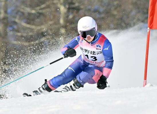 女子大回転で３位となった大貫（足大付）＝６日午前、長野県の菅平高原パインビークスキー場