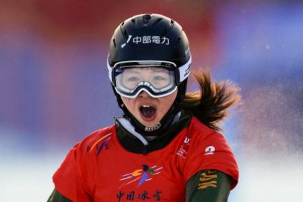 スノーボード女子パラレル大回転で優勝した三木つばき=美林(共同)