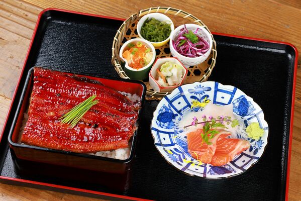鰻の刺身と日光サーモンのうな重御膳