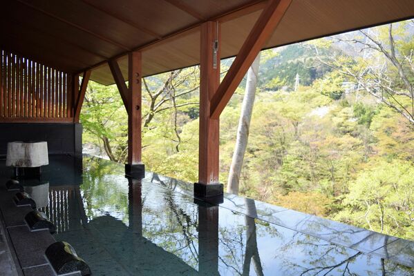 渓谷や四季の移ろいを堪能できる露天風呂