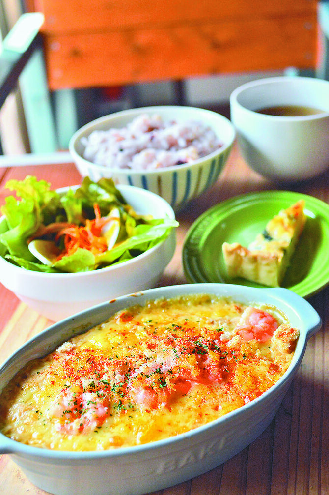 豆腐のホワイトソースが濃厚。具だくさんで食べ応え抜群