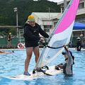 海なし県でもサーフィンできます！　小学校のプールでウインドサーフィン体験会