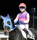 女性最多勝の宮下瞳騎手、引退式