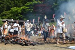 厄よけ祈り熱さに耐える　火渡り修行 鹿沼