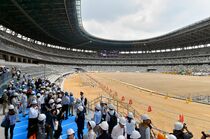 新国立競技場を報道陣に公開