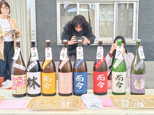 昨年５月に開かれたけんもく商店の有料試飲会＝さくら市