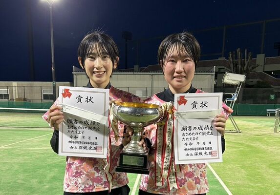 ソフトテニス女子個人優勝の螺良・阿久津組