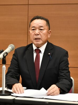 立候補を正式表明する小山田氏＝７日午後、那須町内