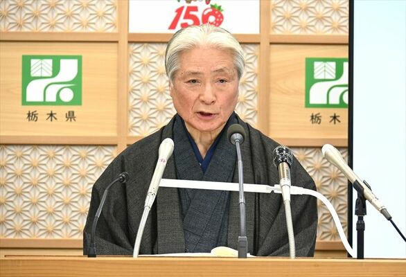 新春記者会見に臨む福田知事＝５日午後、県庁