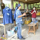 藍染めの優しい色にうっとり　足利の工房「藍絽座」が市内カフェで展示会