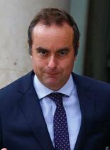 ルコルニュ仏首相が辞任