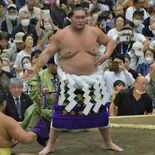 25年ぶり夏巡業で満員御礼　大相撲小山場所　横綱も土俵入り