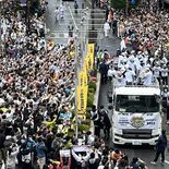 【写真速報】雨風吹き飛ばす笑顔、笑顔、笑顔！　ブレックス優勝パレードの…