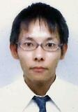 手配男、着替え公共交通で逃走か