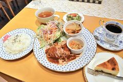 手作りケーキ　パンのお店Cafe　ローズランチセット（ハンバーグ）