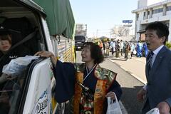 お奉行様に扮し事故防止を啓発