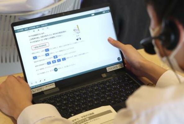 全国学力テストで4月24日に始まった中学英語「話す」の端末画面=東京都内の中学校(PC画面の右上にぼかしを入れています)