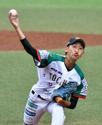 細身ながら切れのある直球を投げる手塚