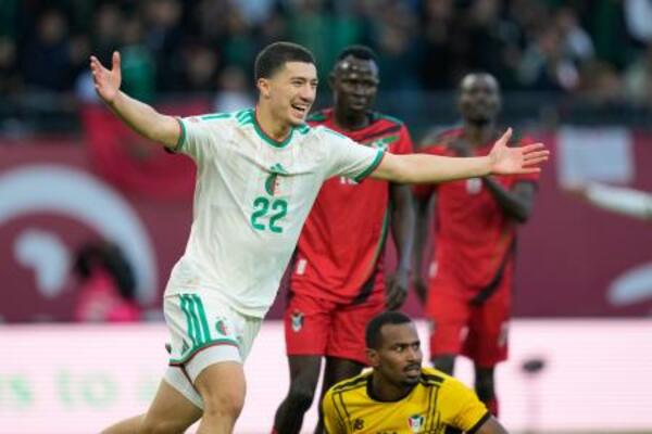 アフリカ選手権1次リーグのスーダン戦でゴールを喜ぶアルジェリアのイブラヒム・マザ=24日、ラバト(AP=共同)