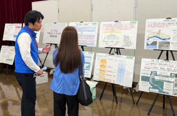 リニア中央新幹線静岡工区の着工に向け、静岡県藤枝市で開かれた住民説明会=22日午前(JR東海提供)