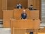 ブレックスへのスポーツ功労賞授与を表明する福田知事（前列）＝28日午前、県議会議事堂