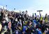 一時逆転のトライで歓喜に沸く国学院栃木の保護者ら＝５日午後、花園ラグビー場