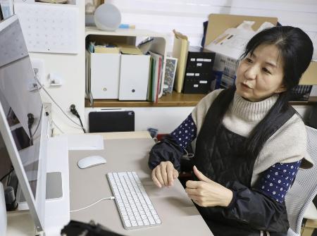 　広島平和記念資料館の被爆資料のレプリカ制作に携わる和久田優子さん