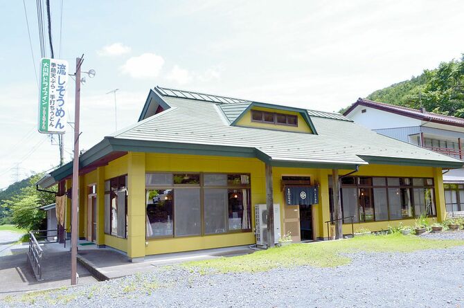 緑豊かな場所にある「大川戸ドライブイン」