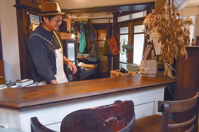 空間コーディネートも得意とするオーナーの稲場友一さん