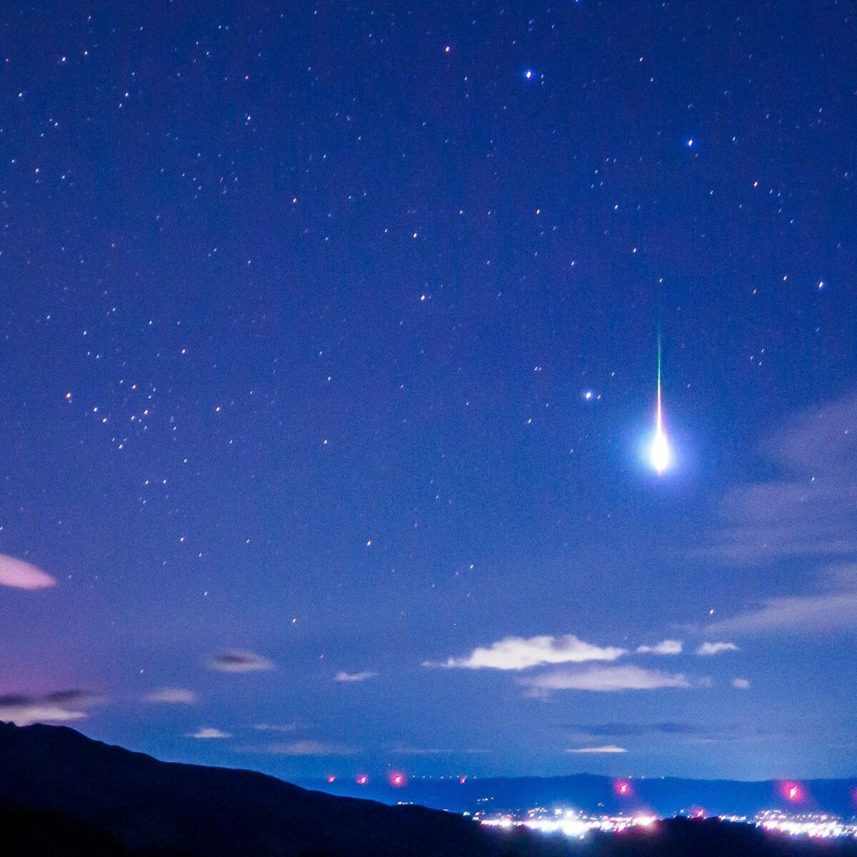 流れ星 流れ落ちる閃光 宇都宮の阿久津さん、しし座流星群を撮影 見られる