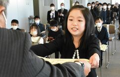 最高賞の阿部さんなど表彰　下野新聞小学生読書感想文コンクール