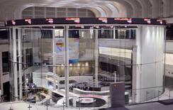 東証、午前終値５万０５９６円