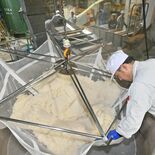 新酒の仕込みが本格化　惣誉酒造、来春まで続く