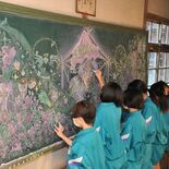 旧粟野中で描こう！黒板アート　22日に鹿沼で一般公開　16組が参加、準…