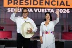 フジモリ氏、大統領へ先行