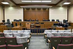 吸い殻実験巡り警察官が証言