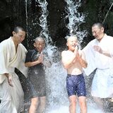 夏休み、暑さに負けずに過ごせそう　小学生らが滝行や読経に挑戦　栃木の満願寺で交流イベント