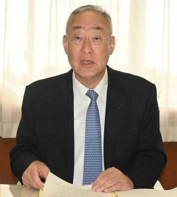 ７選出馬に向けて記者会見する古口氏＝１５日午前、茂木町役場