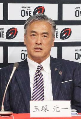 　記者会見するラグビー、リーグワンの玉塚元一理事長＝３０日、東京都内