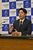 立候補の経緯などを語る渡辺氏＝３日午後、県庁記者クラブ