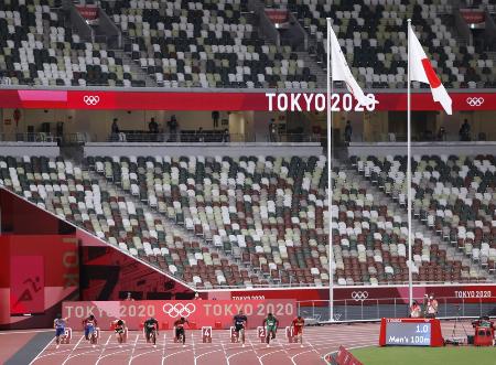 新型コロナウイルス流行で1年延期され、無観客で開催された東京五輪の陸上競技=2021年7月、国立競技場