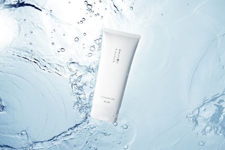 メイクがとろけて 毛穴すっきり、肌しっとり 「KuSu ポアクリア