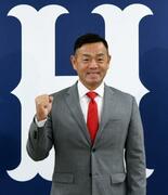 広島の石井弘寿投手コーチが会見