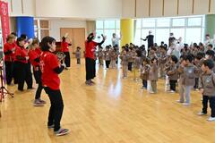 園児１００人 八木節楽しむ