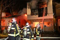 住宅から出火 焼け跡に遺体