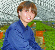 篠田 せなさん 29歳　/　イチゴ生産者