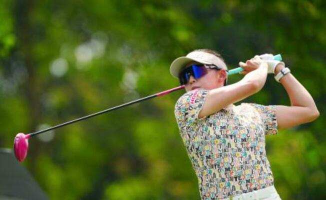 　第２ラウンド、通算１３アンダーで３位の岩井千怜＝サイアムＣＣ（共同）